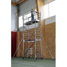 Echafaudage roulant alu docker 85 sur chantier - long. 2.05m - haut.travail 7m90 - version garde-corps.